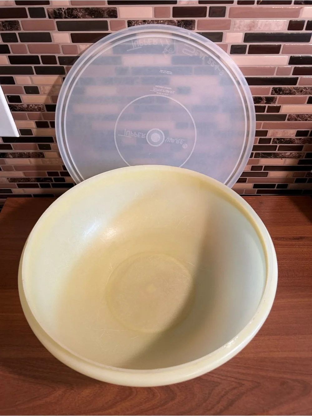Vintage Tupperware Fix n Mix 26 Cup Pale Yellow Mixing Bowl with Lid
